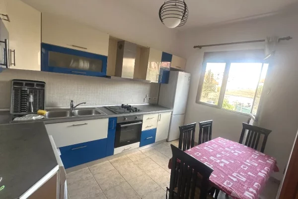 Shtepi me qera Apartament ne Tirane, 2+1, Mobilimi E mobiluar, Pagesa 450  Euro.