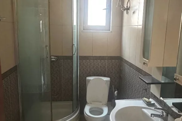 Shtepi me qera Apartament ne Tirane, 2+1, Mobilimi E mobiluar, Pagesa 450  Euro.