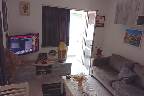 Shtepi me qera Apartament ne Tirane, Garsoniere, Mobilimi E mobiluar, Pagesa 600  Euro.