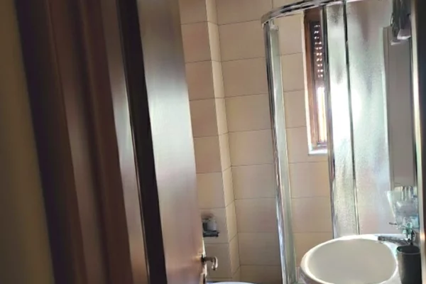 Shtepi me qera Apartament ne Tirane, 1+1, Mobilimi E mobiluar, Pagesa 450  Euro.