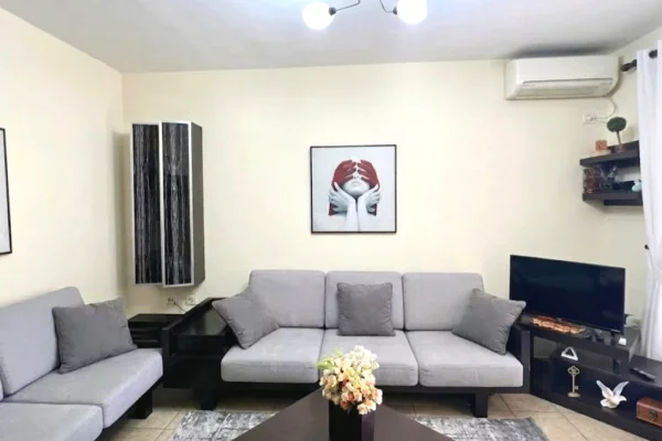 Shtepi me qera 1+1 ne Tirane - 450 Euro