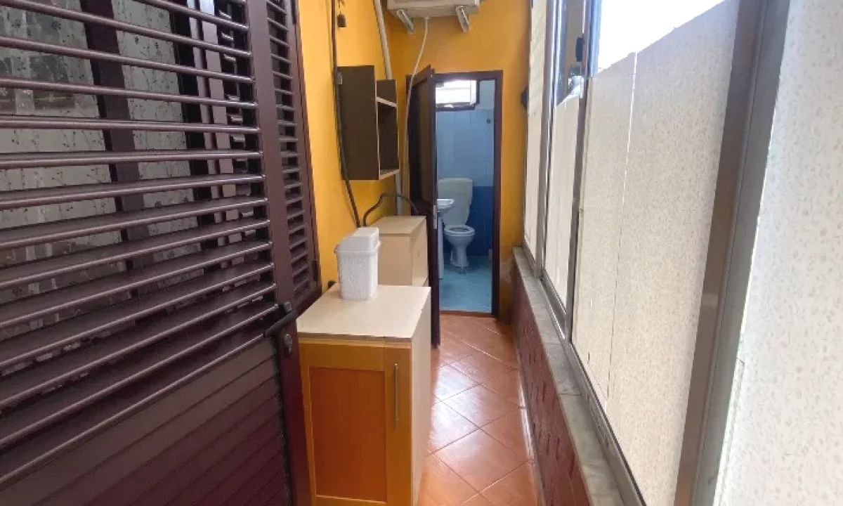 Shtepi me qera Apartament ne Tirane, 1+1, Mobilimi E mobiluar, Pagesa 300  Euro.