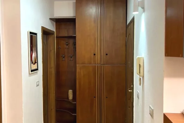 Shtepi me qera Apartament ne Tirane, 1+1, Mobilimi E mobiluar, Pagesa 600  Euro.