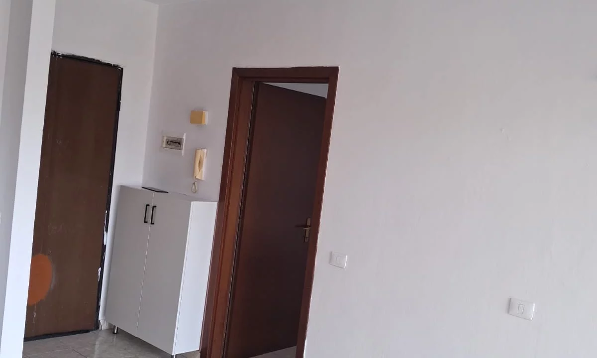 Shtepi me qera Apartament ne Tirane, 1+1, Mobilimi E mobiluar, Pagesa 400  Euro.