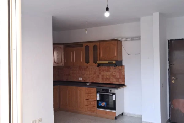 Shtepi me qera Apartament ne Tirane, 1+1, Mobilimi E mobiluar, Pagesa 400  Euro.