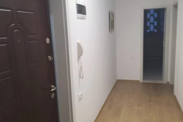 APARTAMENT ME QERA - QENDER 2+1+2 