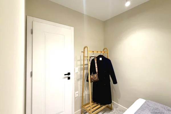 Shtepi ne shitje Apartament ne Tirane, 1+1, Mobilimi E mobiluar, Pagesa 193,000  Euro.