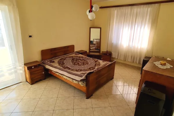 Shtepi me qera Apartament ne Tirane, 2+1, Mobilimi E mobiluar, Pagesa 500  Euro.