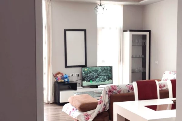 Shtepi me qera Apartament ne Tirane, 1+1, Mobilimi E mobiluar, Pagesa 500  Euro.