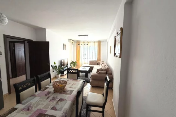 Shtepi ne shitje Apartament ne Tirane, 2+1, Mobilimi E mobiluar, Pagesa 155,000  Euro.