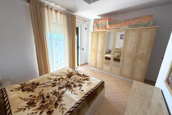 Shtepi ne shitje Apartament ne Tirane, 2+1, Mobilimi E mobiluar, Pagesa 155,000  Euro.