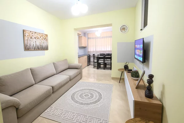 Shtepi me qera Apartament ne Tirane, 2+1, Mobilimi E mobiluar, Pagesa 590  Euro.
