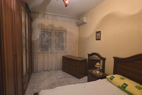 Shtepi ne shitje Apartament ne Tirane, 2+1, Mobilimi E mobiluar, Pagesa 140,000  Euro.