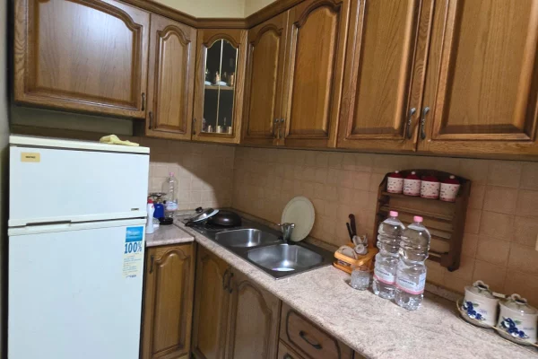 Shtepi ne shitje Apartament ne Tirane, 2+1, Mobilimi E mobiluar, Pagesa 140,000  Euro.