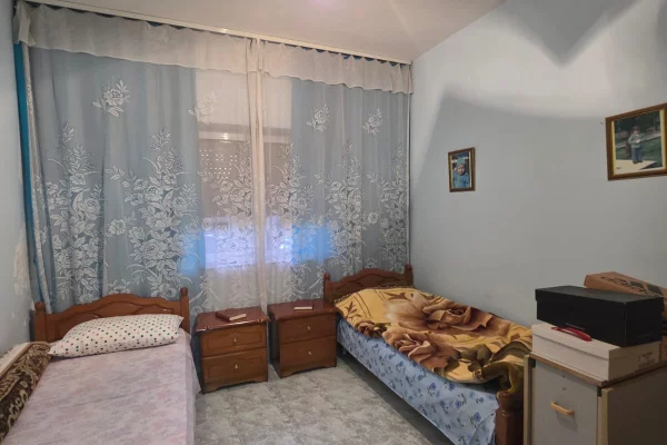 Shtepi ne shitje Apartament ne Tirane, 2+1, Mobilimi E mobiluar, Pagesa 140,000  Euro.
