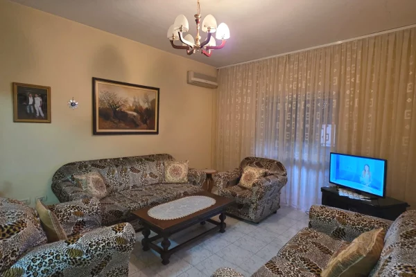 Shtepi ne shitje Apartament ne Tirane, 2+1, Mobilimi E mobiluar, Pagesa 140,000  Euro.