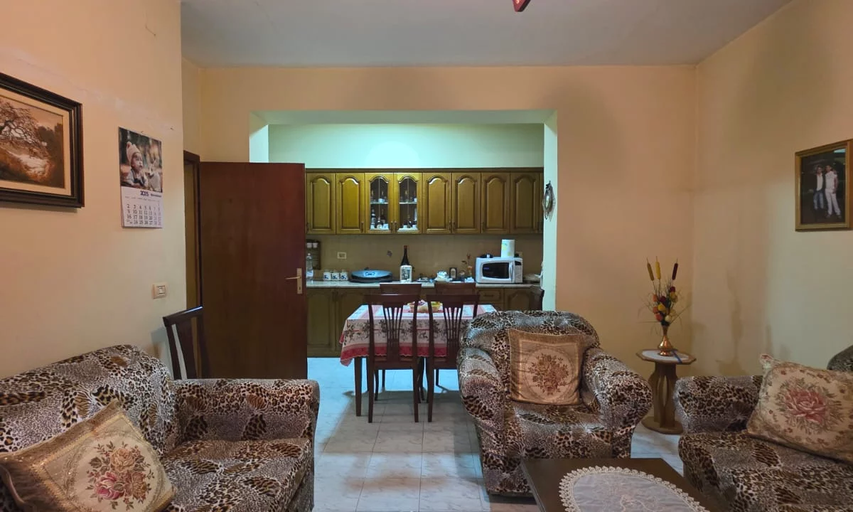 Shtepi ne shitje Apartament ne Tirane, 2+1, Mobilimi E mobiluar, Pagesa 140,000  Euro.