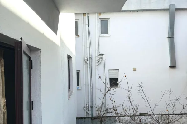 Shtepi me qera Apartament ne Tirane, 2+1, Mobilimi E mobiluar, Pagesa 400  Euro.