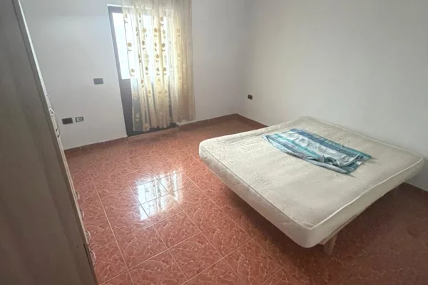 Shtepi me qera Apartament ne Tirane, 2+1, Mobilimi E mobiluar, Pagesa 400  Euro.