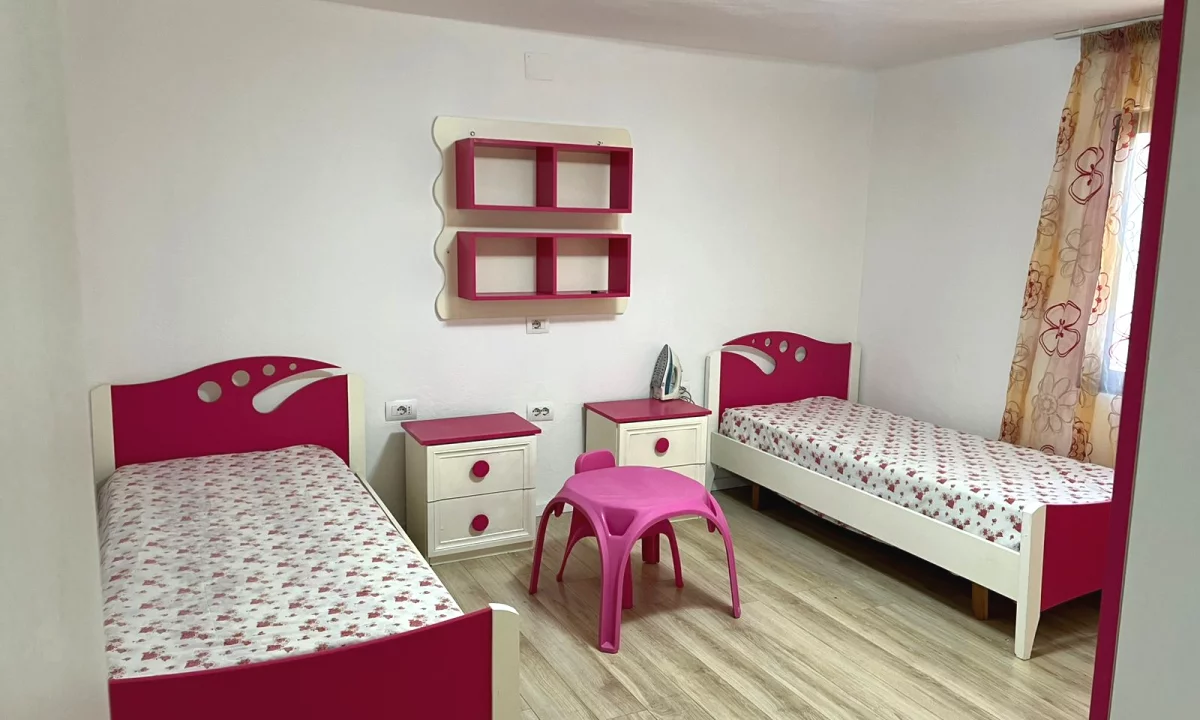Shtepi me qera Apartament ne Tirane, 2+1, Mobilimi E mobiluar, Pagesa 450  Euro.