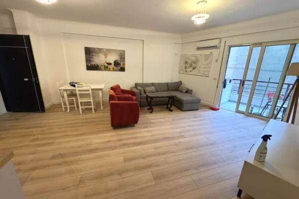 Shtepi ne shitje Apartament ne Tirane, 2+1, Mobilimi E mobiluar, Pagesa 180,000  Euro.