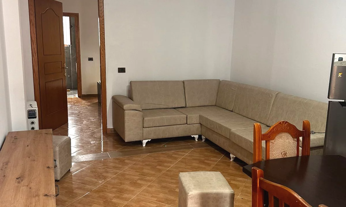 Shtepi me qera Apartament ne Tirane, 1+1, Mobilimi E mobiluar, Pagesa 350  Euro.