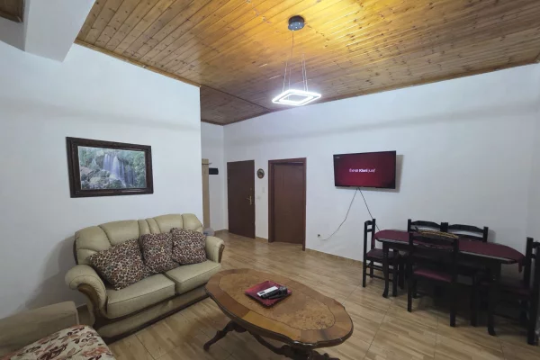 Shtepi me qera Apartament ne Tirane, 1+1, Mobilimi E mobiluar, Pagesa 400  Euro.