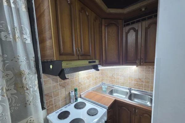 Shtepi me qera Apartament ne Tirane, 1+1, Mobilimi E mobiluar, Pagesa 400  Euro.