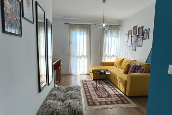 JEPET ME QIRA 1+1 PER AIRBNB 