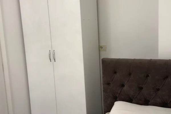 Shtepi me qera Apartament ne Tirane, 2+1, Mobilimi E mobiluar, Pagesa 700  Euro.