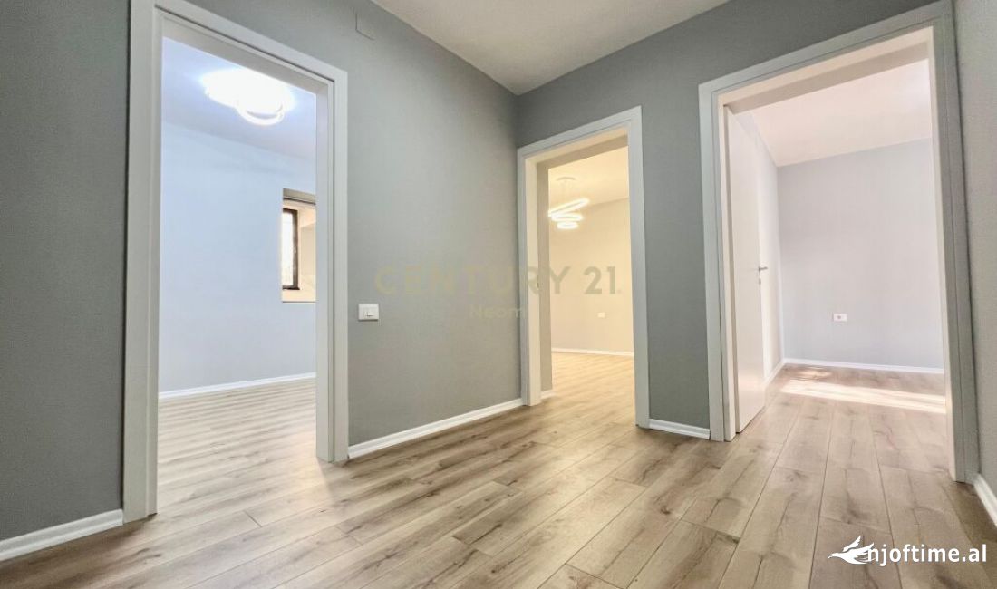 Shtepi ne shitje Apartament ne Tirane, 2+1, Mobilimi Bosh, pa mobiluar, Pagesa 187,000  Euro.