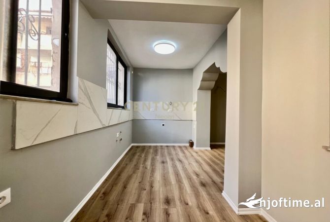 Shtepi ne shitje Apartament ne Tirane, 2+1, Mobilimi Bosh, pa mobiluar, Pagesa 187,000  Euro.