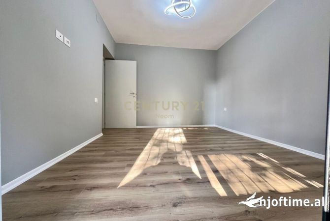 Shtepi ne shitje Apartament ne Tirane, 2+1, Mobilimi Bosh, pa mobiluar, Pagesa 187,000  Euro.