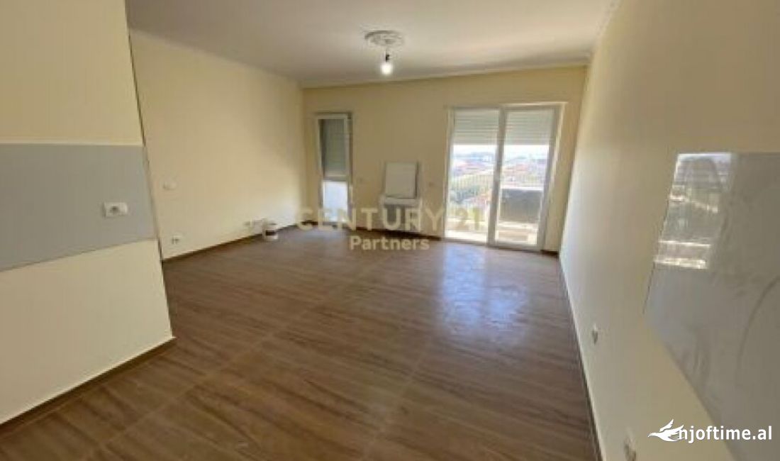 Shtepi ne shitje Apartament ne Tirane, 2+1, Mobilimi Bosh, pa mobiluar, Pagesa 110,000  Euro.