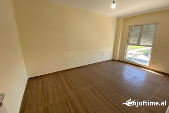 Shtepi ne shitje Apartament ne Tirane, 2+1, Mobilimi Bosh, pa mobiluar, Pagesa 110,000  Euro.