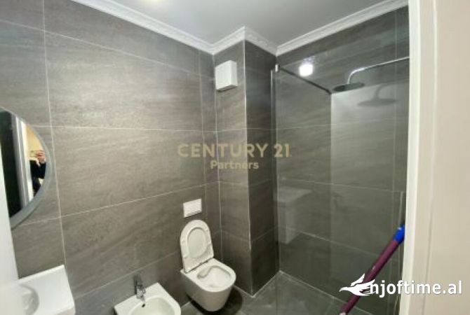 Shtepi ne shitje Apartament ne Tirane, 2+1, Mobilimi Bosh, pa mobiluar, Pagesa 110,000  Euro.