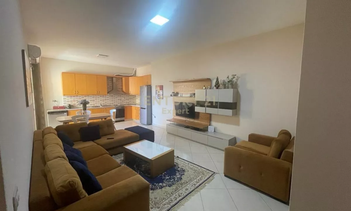 Shtepi ne shitje Apartament ne Tirane, 2+1, Mobilimi E mobiluar, Pagesa 260,000  Euro.