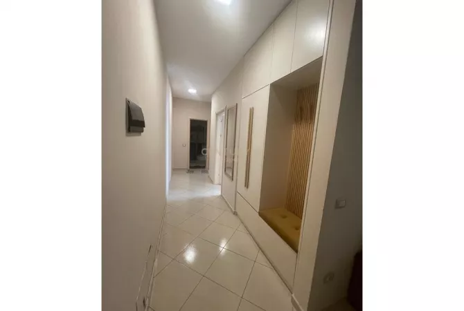 Shtepi ne shitje Apartament ne Tirane, 2+1, Mobilimi E mobiluar, Pagesa 260,000  Euro.