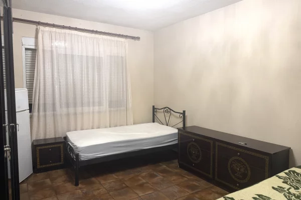 Shtepi me qera Apartament ne Tirane, 3+1, Mobilimi E mobiluar, Pagesa 22,000  Leke.