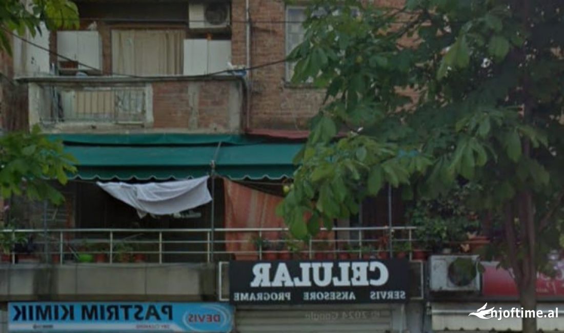 Shitet dyqan perballe shkolles Petro Nini 