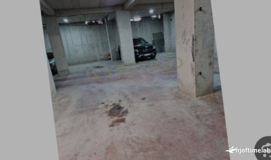 Shitet garazh I mbyllur me qepen