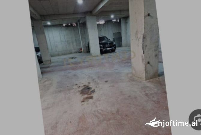 Shitet garazh I mbyllur me qepen