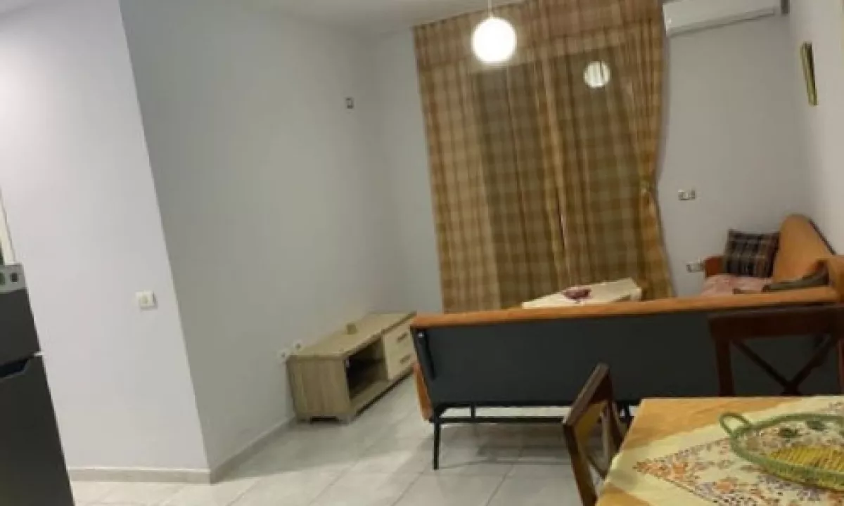 Shtepi me qera Apartament ne Tirane, 3+1, Mobilimi E mobiluar, Pagesa 50,000  Leke.