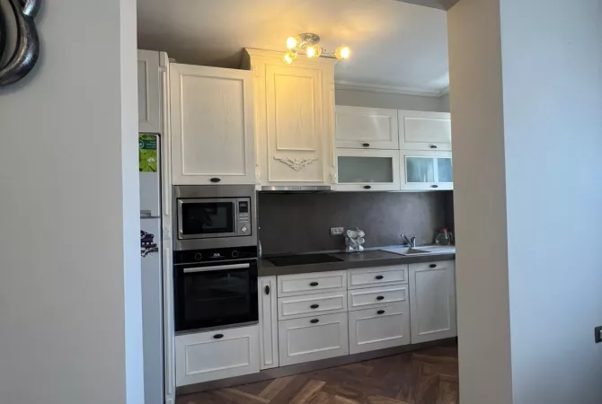 Shtepi ne shitje Apartament ne Tirane, 1+1, Mobilimi E mobiluar, Pagesa 103,000  Euro.