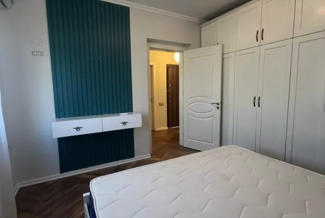 Shtepi ne shitje Apartament ne Tirane, 1+1, Mobilimi E mobiluar, Pagesa 103,000  Euro.