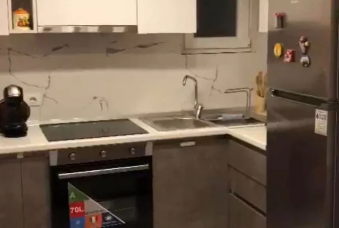 Shtepi ne shitje Apartament ne Tirane, 1+1, Mobilimi E mobiluar, Pagesa 85,000  Euro.