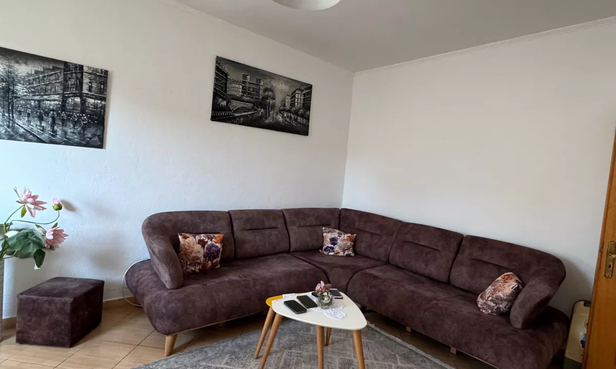 Shtepi ne shitje Apartament ne Tirane, 2+1, Mobilimi E mobiluar, Pagesa 117,000  Euro.