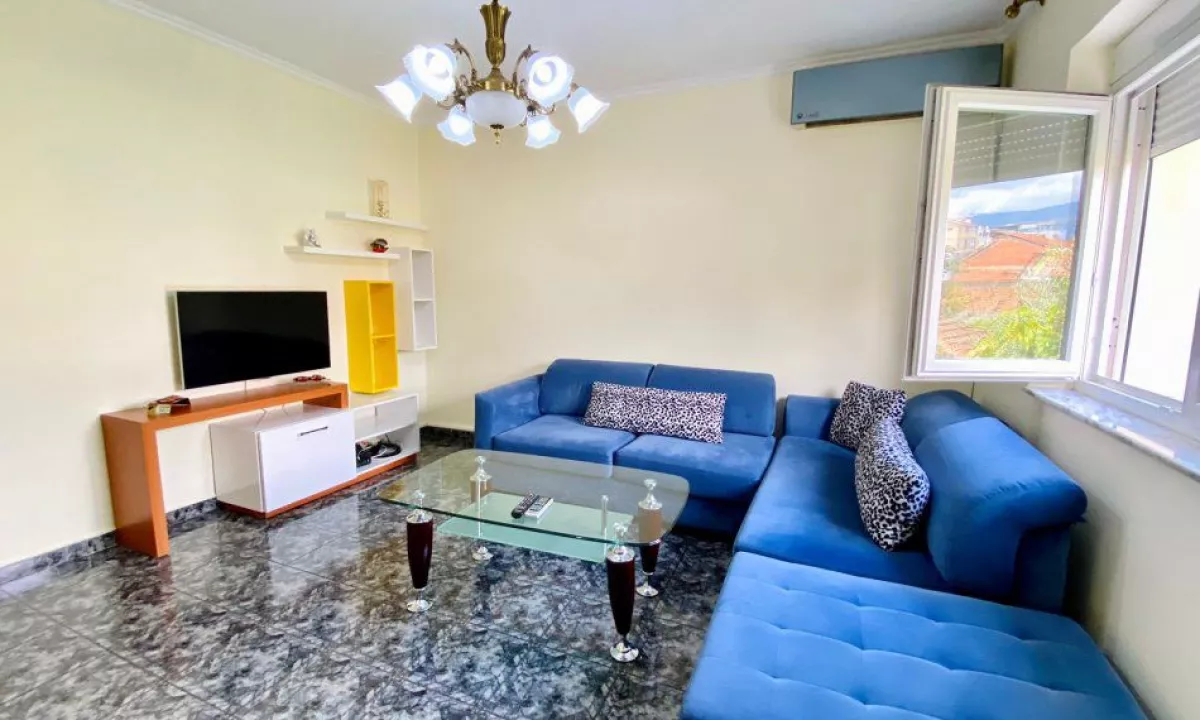 Shtepi me qera Apartament ne Tirane, 2+1, Mobilimi E mobiluar, Pagesa 700  Euro.