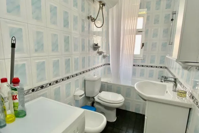 Shtepi me qera Apartament ne Tirane, 2+1, Mobilimi E mobiluar, Pagesa 700  Euro.