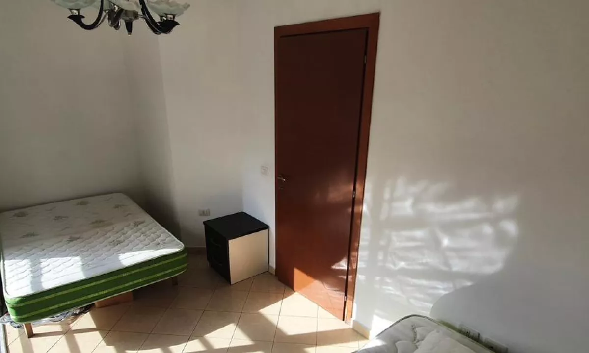 Shtepi me qera Apartament ne Tirane, 2+1, Mobilimi E mobiluar, Pagesa 550  Euro.